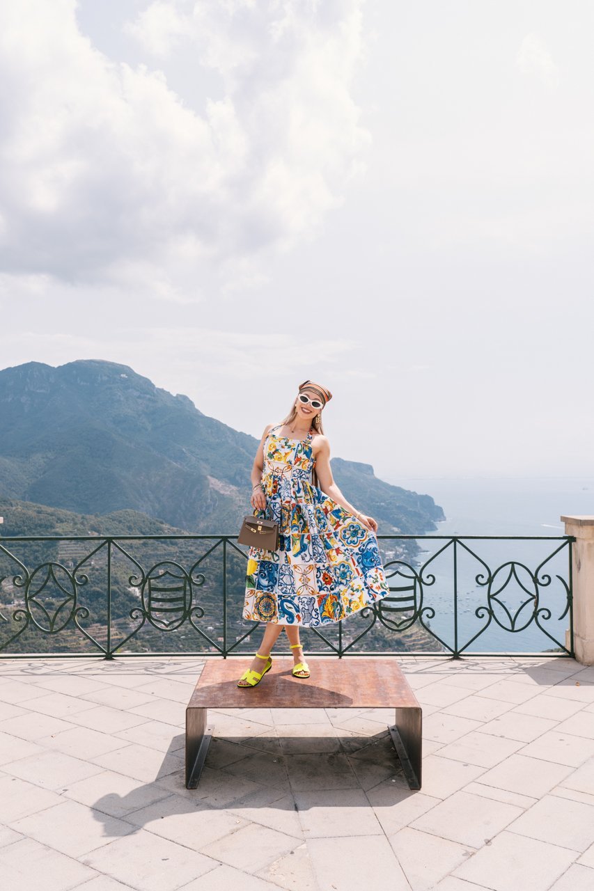 Solo photoshoot on the Amalfi Coast with panoramic sea view