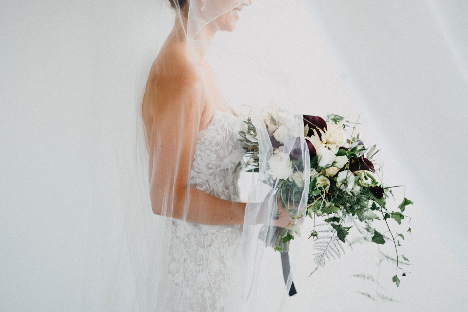 Couple eloping in a beautiful outdoor destination